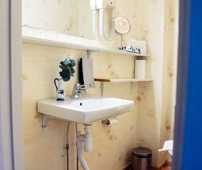 חדר אקונומי, Park Hotel Linköping Fawlty Towers