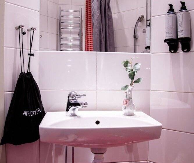 חדר קומפורט יחיד, Park Hotel Linköping Fawlty Towers