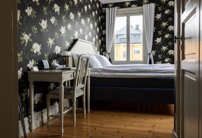 חדר קומפורט יחיד, Park Hotel Linköping Fawlty Towers