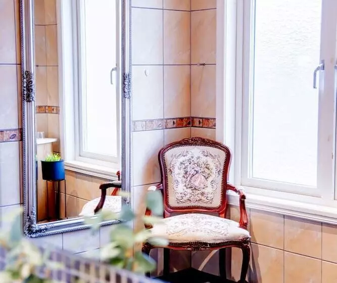 デラックスの４人部屋, Park Hotel Linköping Fawlty Towers