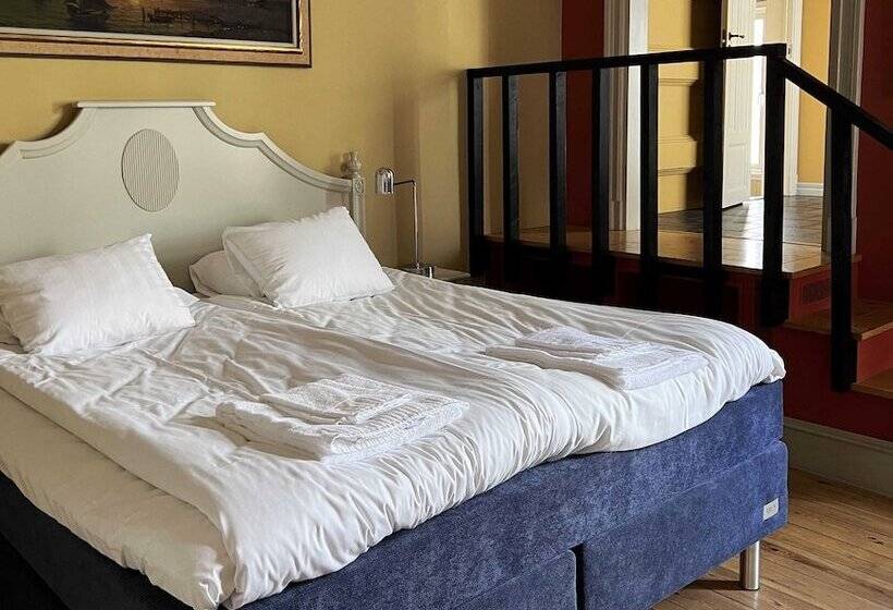 חדר דלוקס לארבעה, Park Hotel Linköping Fawlty Towers