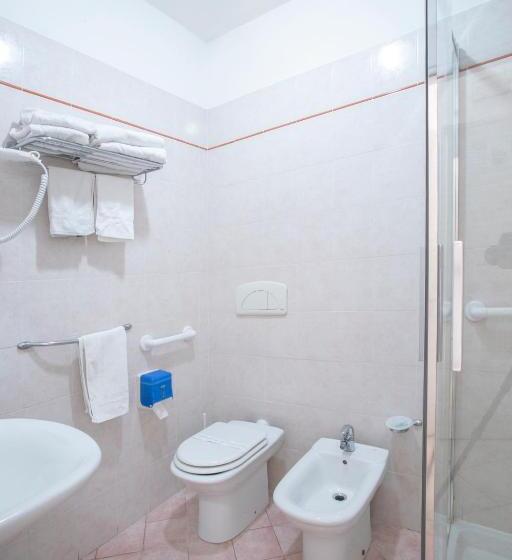 غرفة قياسية ثلاثية, Playa