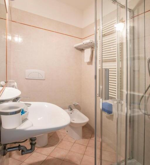 غرفة قياسية ثلاثية, Playa