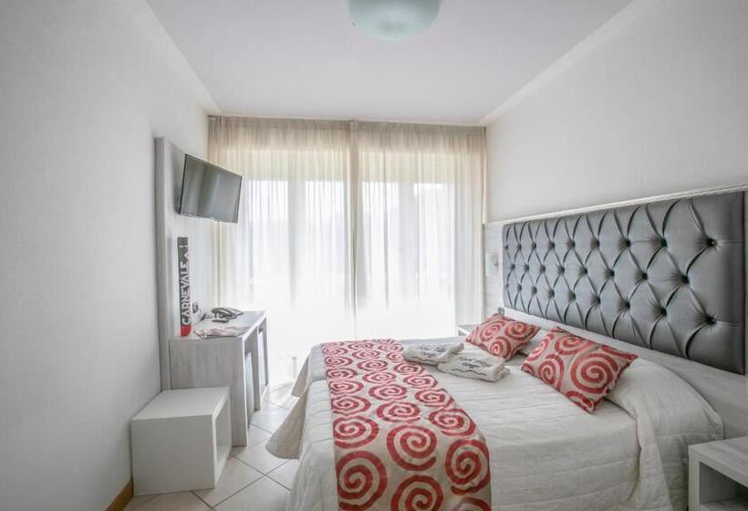 غرفة قياسية مطلّة علي البحر مزوَّدة بشُرفة, Playa