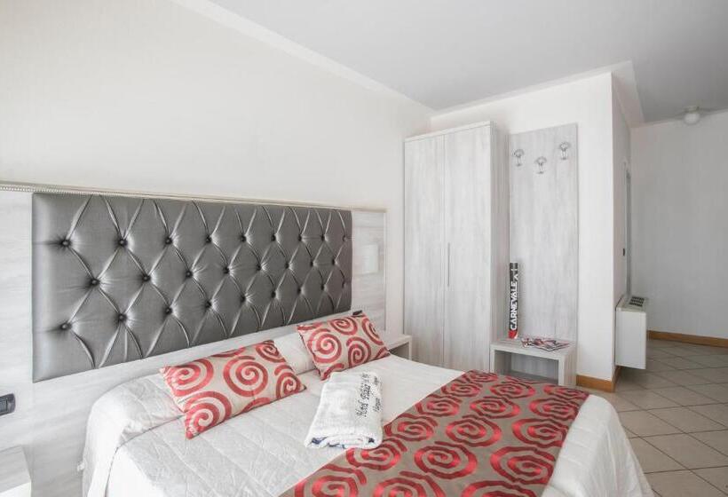 غرفة قياسية مطلّة علي البحر مزوَّدة بشُرفة, Playa