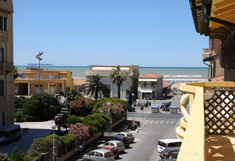 غرفة قياسية مطلّة علي البحر مزوَّدة بشُرفة, Playa