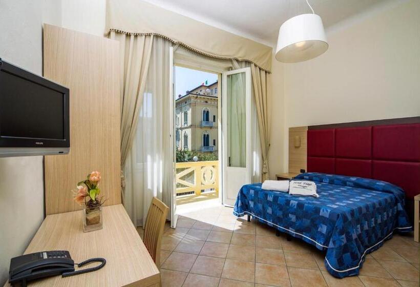 غرفة قياسية مطلّة علي البحر مزوَّدة بشُرفة, Playa