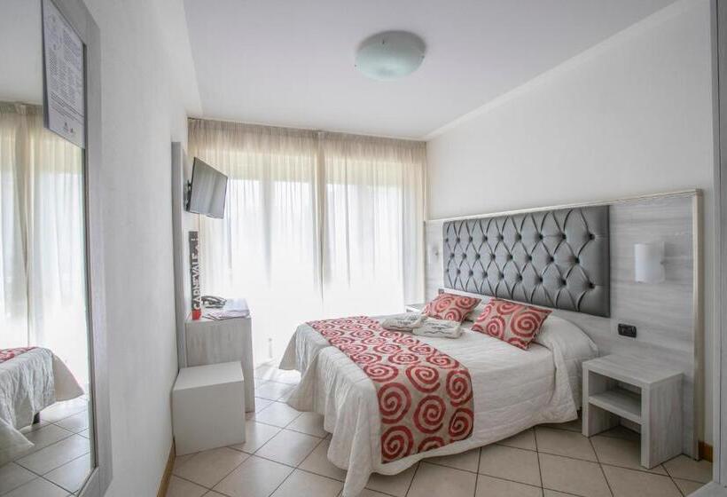 غرفة قياسية مطلّة علي البحر مزوَّدة بشُرفة, Playa