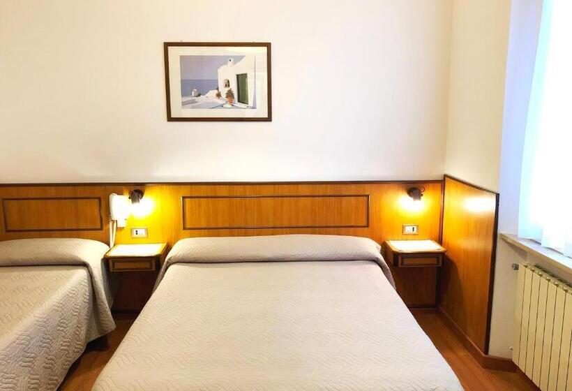 Chambre Triple Economy, Signa