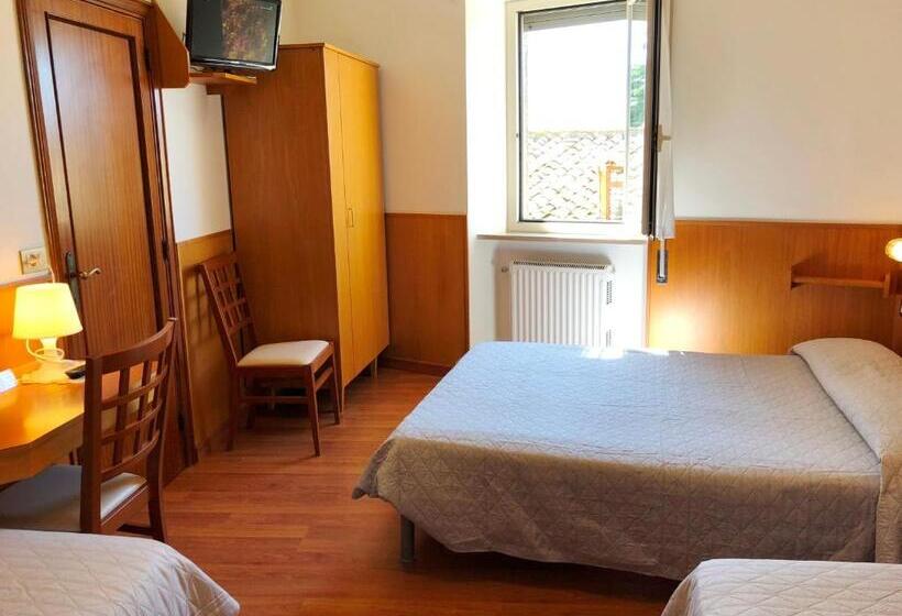 Economy Quadruple Room, Signa