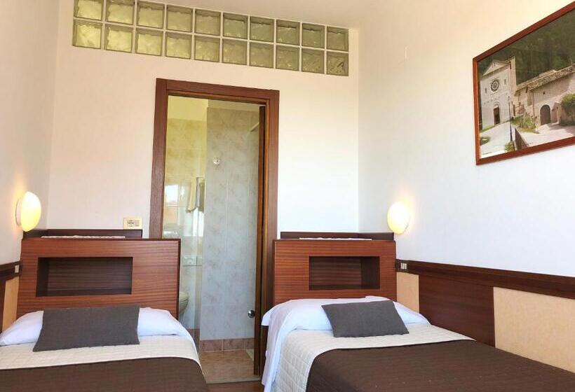 Chambre Quadruple Supérieure, Signa