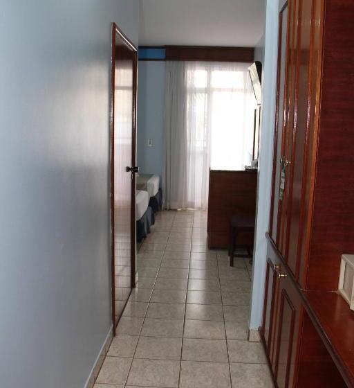 חדר סטנדרט לשלושה עם מרפסת, Taiyo Thermas