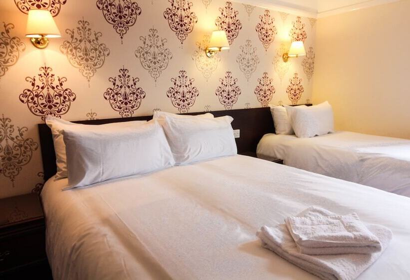 اتاق خانوادگی, The Ryndle Court