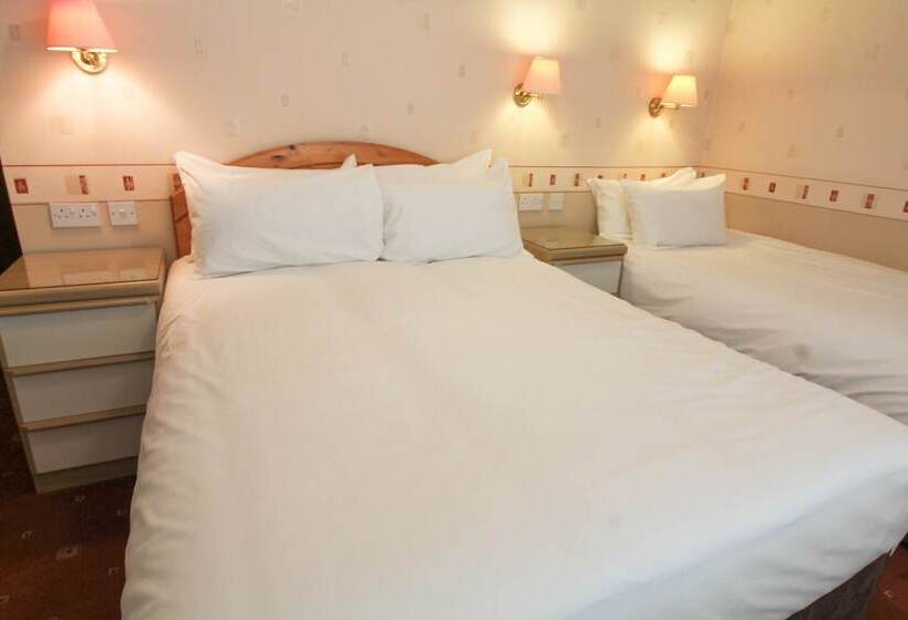 اتاق خانوادگی, The Ryndle Court