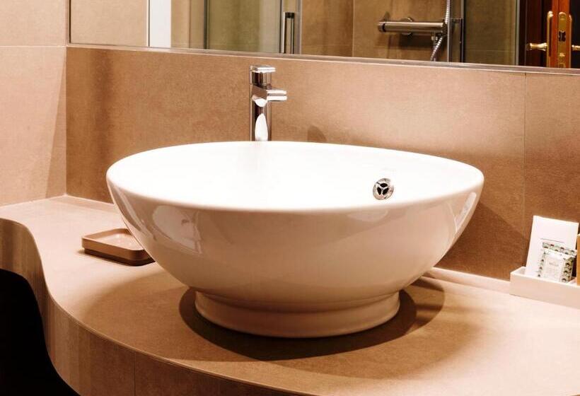 디럭스 룸, Torresi