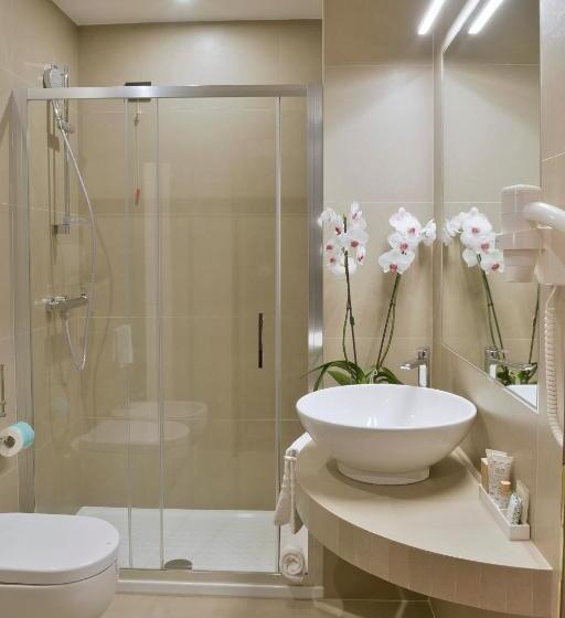 디럭스 트리플 룸, Torresi