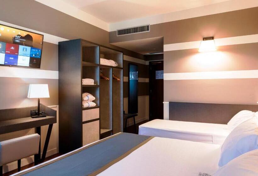 디럭스 트리플 룸, Torresi