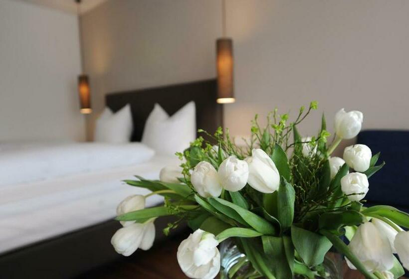 חדר סטנדרט עם מרפסת, Vier Jahreszeiten