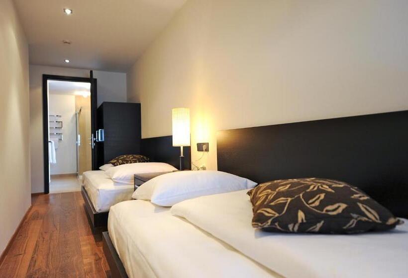 סוויטת פנטהאוז, Vier Jahreszeiten