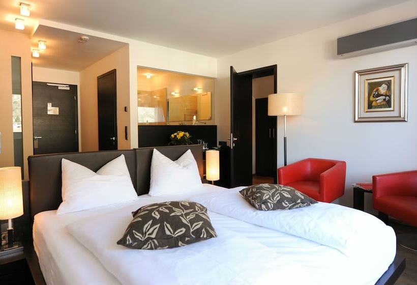 סוויטת פנטהאוז, Vier Jahreszeiten