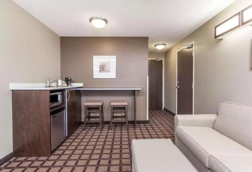 キングサイズベッドのスイートルーム, Microtel Inn & Suites By Wyndham Timmins