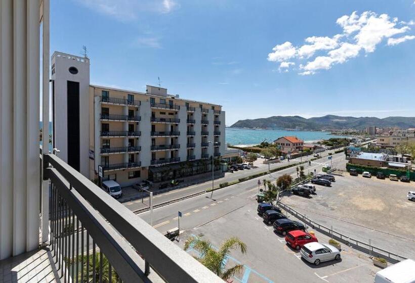 اتاق استاندارد با چشمانداز دریا, B&b Hotel Savona