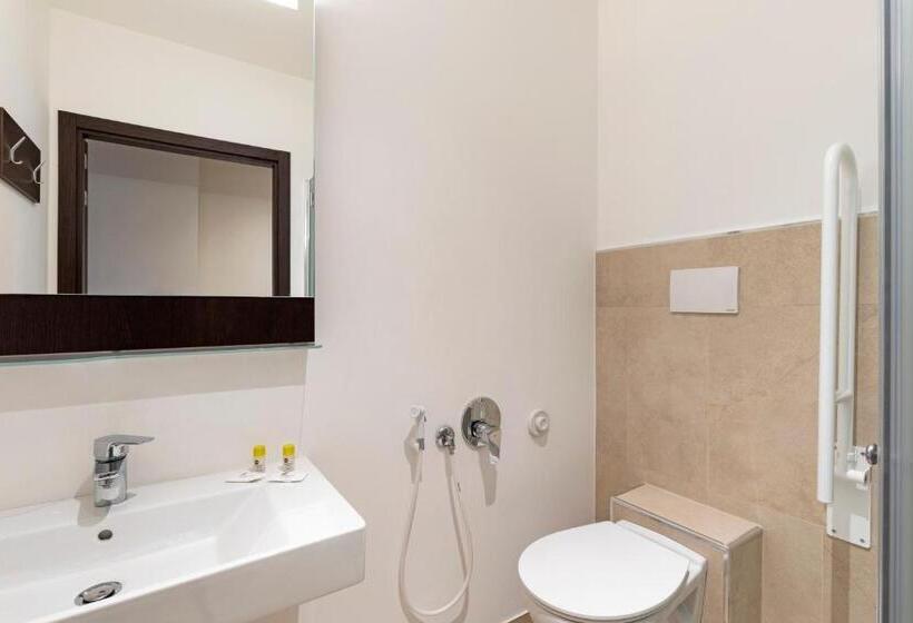 اتاق استاندارد سه نفره, B&b Hotel Savona