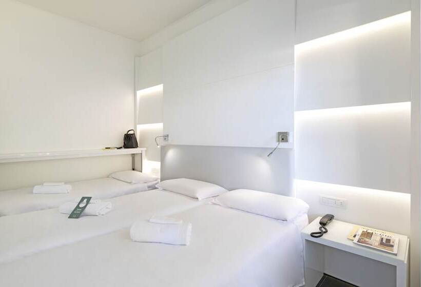 اتاق استاندارد سه نفره, B&b Hotel Savona