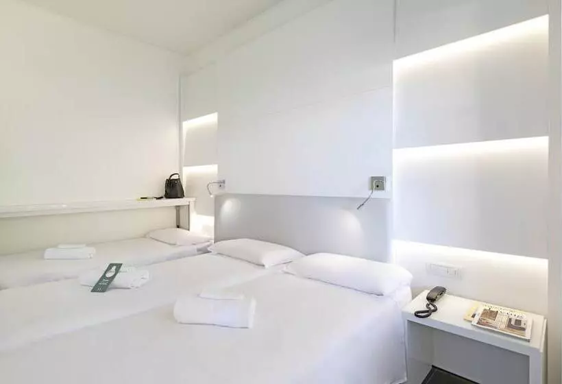 اتاق استاندارد سه نفره, B&b Hotel Savona