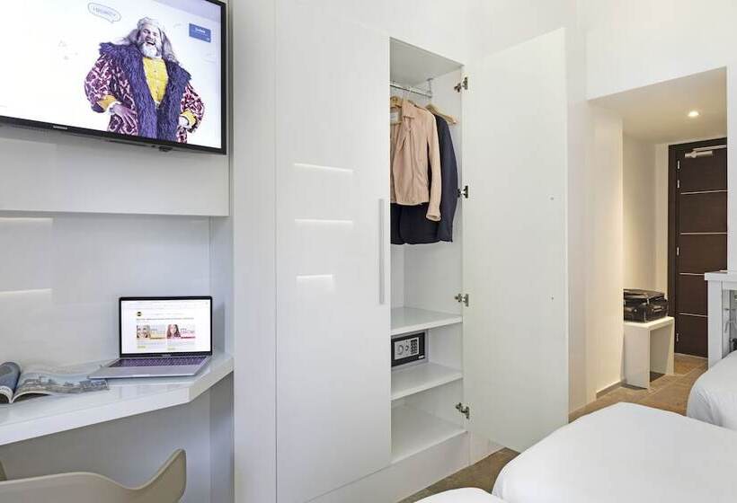 اتاق استاندارد سه نفره, B&b Hotel Savona