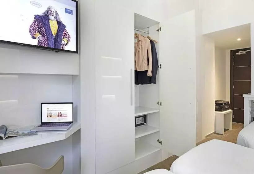 اتاق استاندارد سه نفره, B&b Hotel Savona