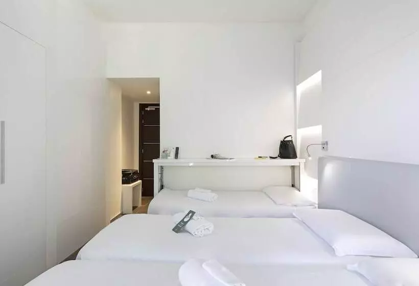 اتاق استاندارد سه نفره, B&b Hotel Savona