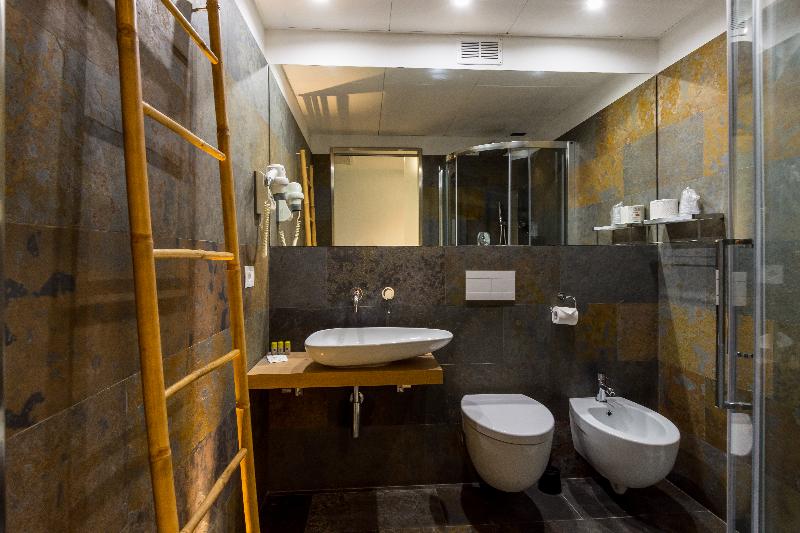 اتاق استاندارد, B&b Hotel Savona