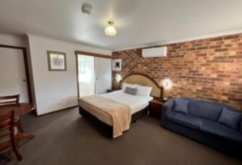 اتاق لوکس با وان آب گرم, Kinross Inn