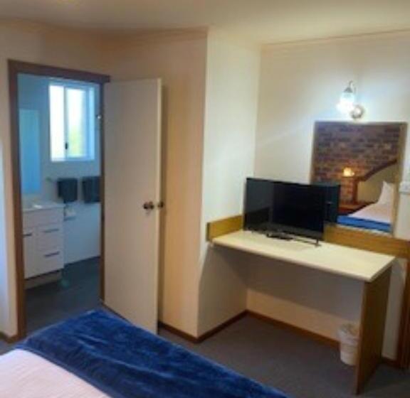 سوییت خانوادگی, Kinross Inn