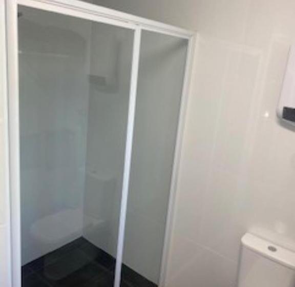 سوییت خانوادگی, Kinross Inn