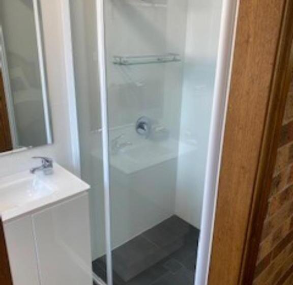 اتاق لوکس, Kinross Inn