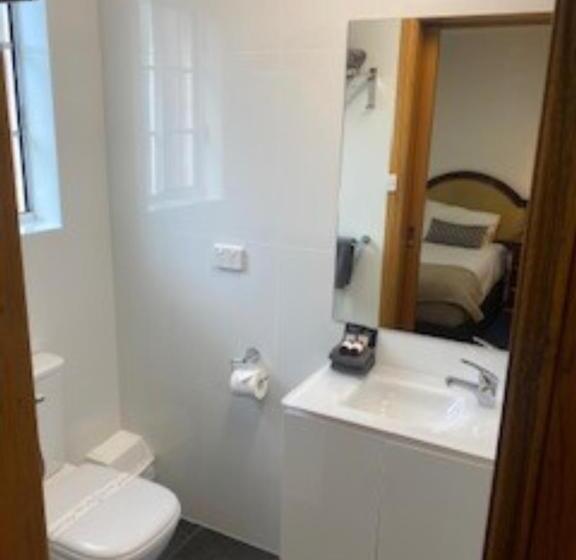 اتاق لوکس, Kinross Inn