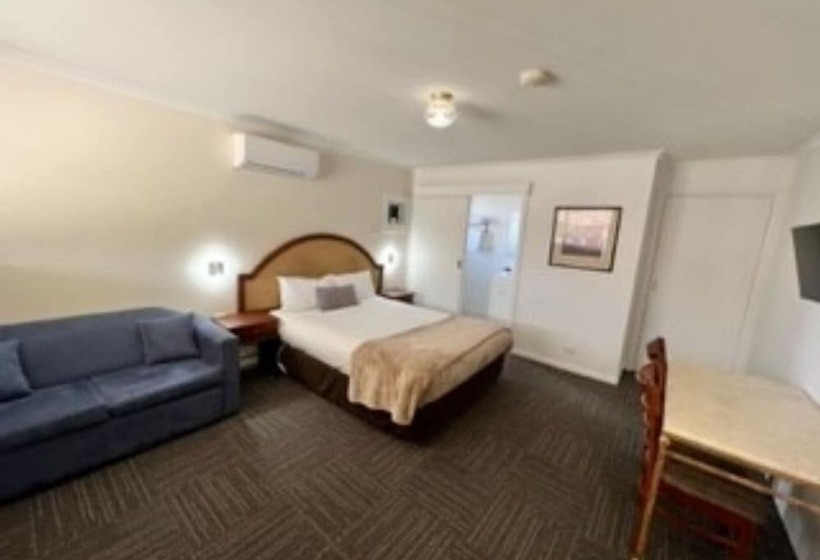 اتاق لوکس, Kinross Inn