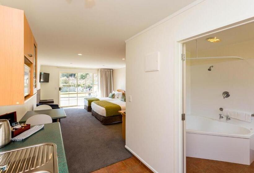 סטודיו אקזקיוטיב, Aspen Court Motel Taihape