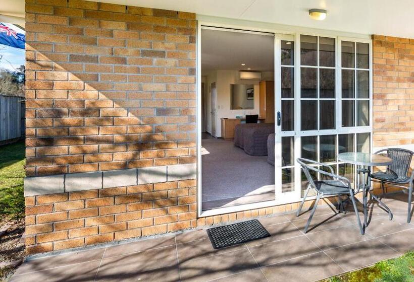 סטודיו אקזקיוטיב, Aspen Court Motel Taihape