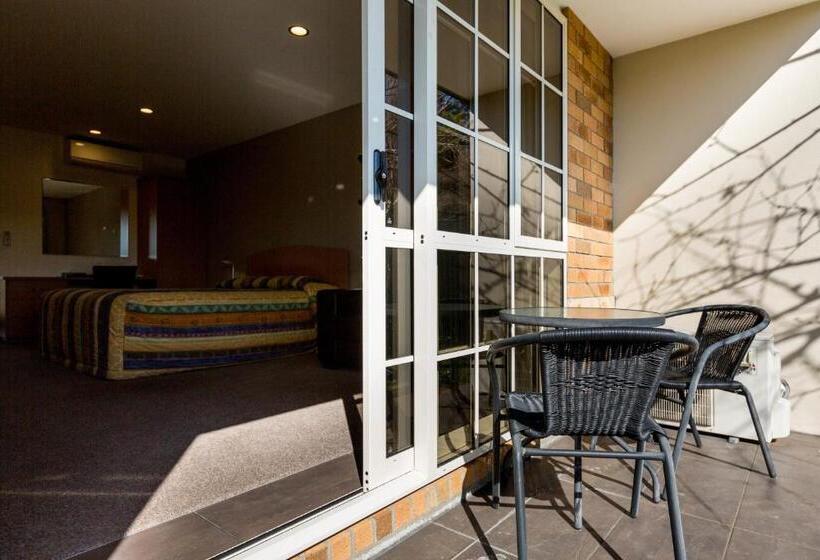 סטודיו אקזקיוטיב, Aspen Court Motel Taihape