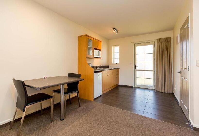 סטודיו אקזקיוטיב, Aspen Court Motel Taihape