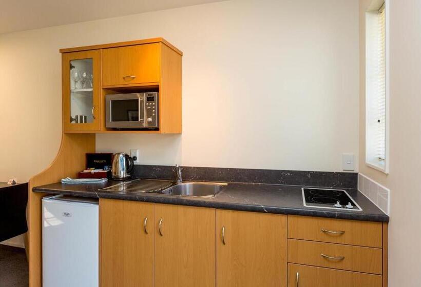 סטודיו אקזקיוטיב, Aspen Court Motel Taihape