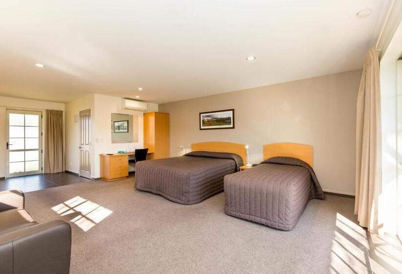 סטודיו אקזקיוטיב, Aspen Court Motel Taihape