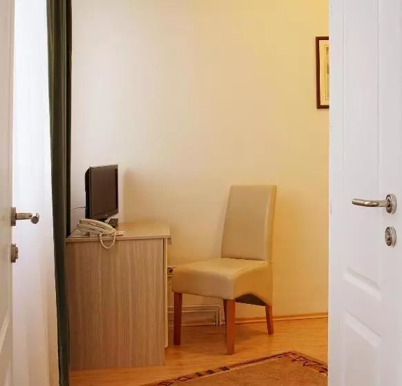اتاق استاندارد یک نفره, Garni Hotel Hamburg