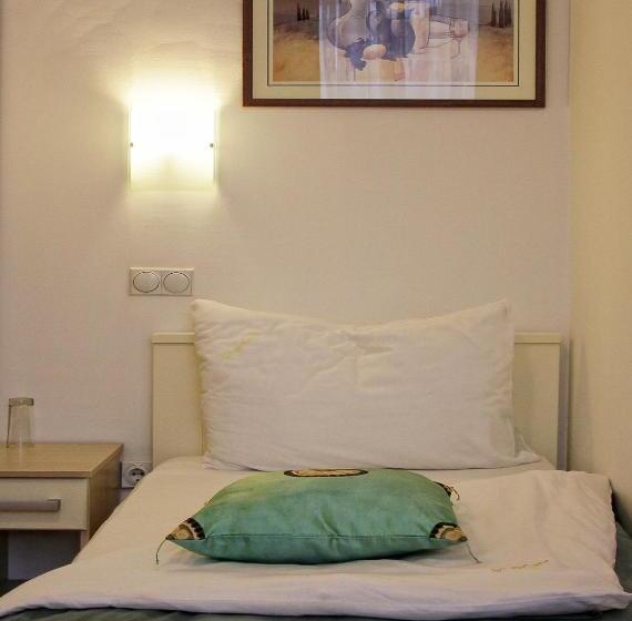 اتاق استاندارد یک نفره, Garni Hotel Hamburg