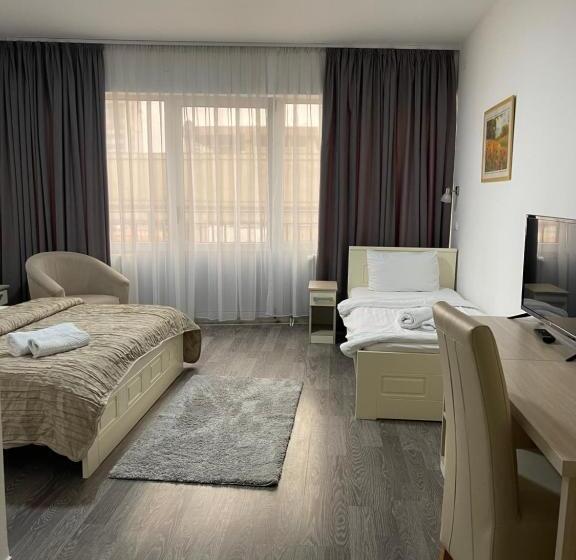 اتاق ساده سه‌ نفره, Garni Hotel Hamburg