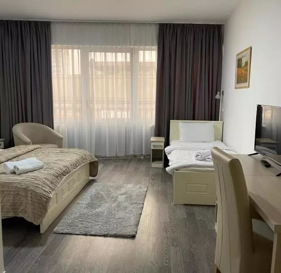 اتاق ساده سه‌ نفره, Garni Hotel Hamburg
