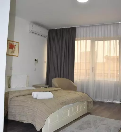 اتاق ساده سه‌ نفره, Garni Hotel Hamburg